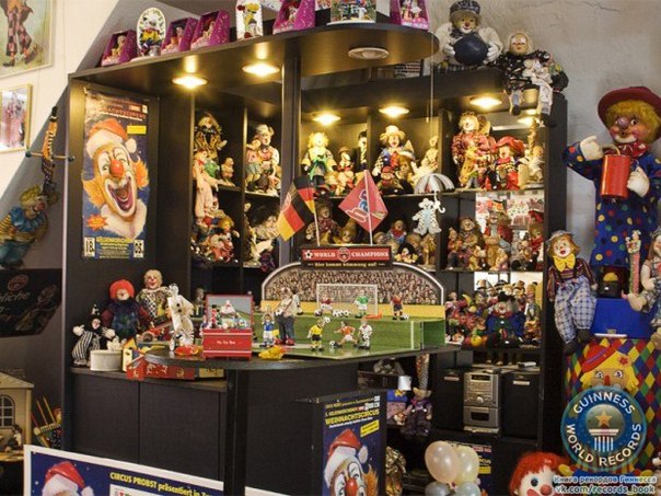Самая большая коллекция клоунов в мире.