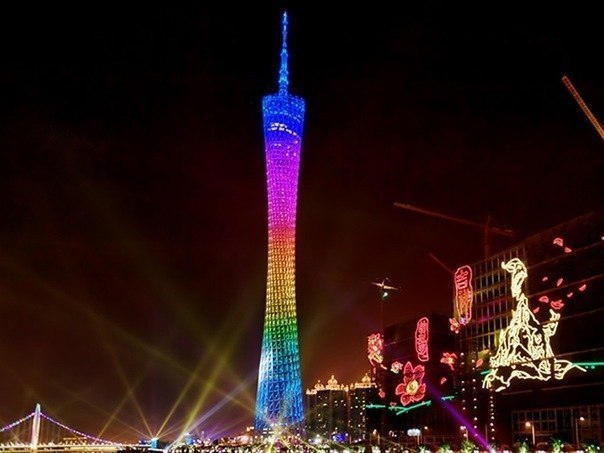 Телебашня в китайском городе Гуанчжоу — самая высокая телебашня в мире. Высота сооружения составляет 610 м.