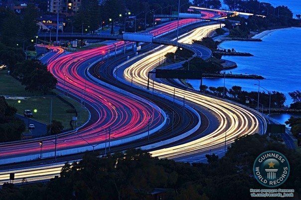160 автомобилей могут поворачивать одновременно по Monumental Axis в Бразилии. Это самая широкая дорога в мире.