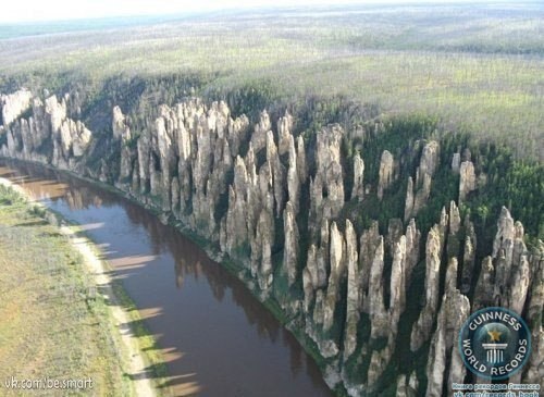 Ленские столбы (Ленский лес) – это комплекс вертикально вытянутых скал, национальный природный парк в России.