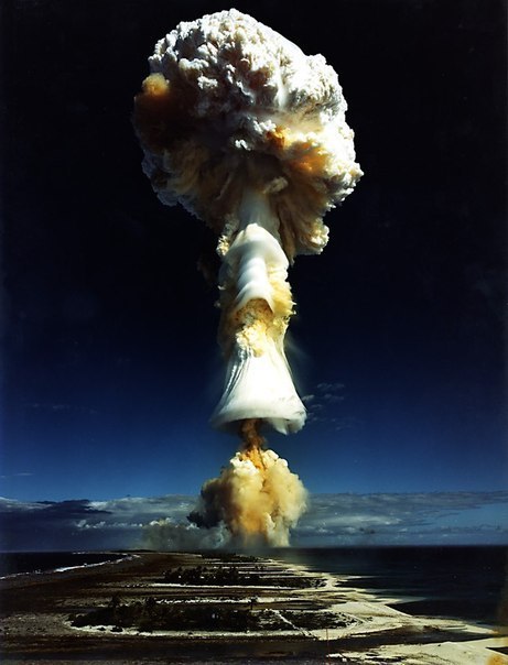 Атомный взрыв ( по типу Хиросимы).