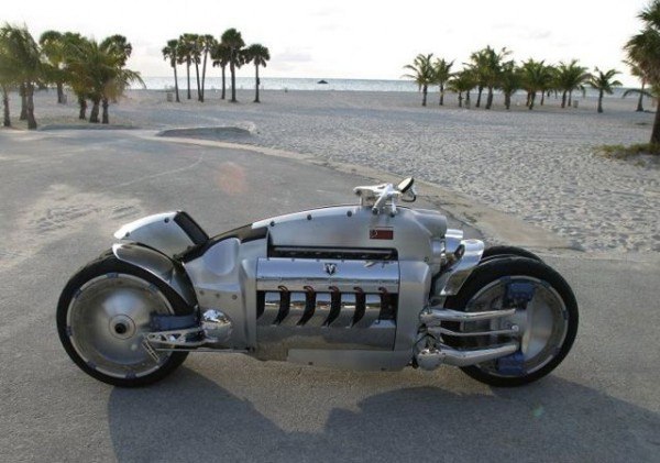 Самый быстрый мотоцикл в мире Dodge Tomahawk. 560 километров в час.