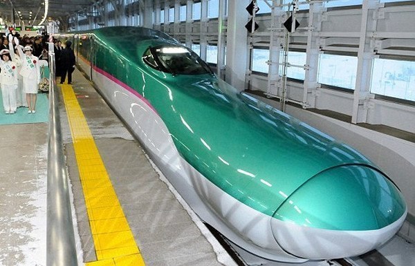 Японский сверхскоростной поезд Hayabusa