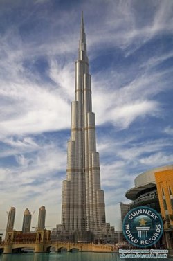 Самое большое здание в мире. Бурдж-Халифа. Дубае. Высота сооружения составляет 828 м при количестве этажей — 162.