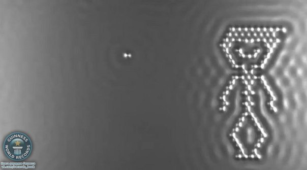 Ученые исследовательского центра IBM сделали самый микроскопический мультик в мире с участием тысячи атомов.