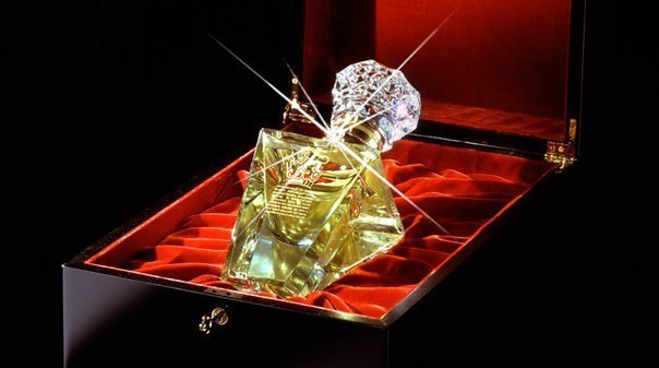 Самы дорогой женский парфюм- «Imperial Majesty» от Clive Christian, стоимость которого составляет 250 тысяч долларов.