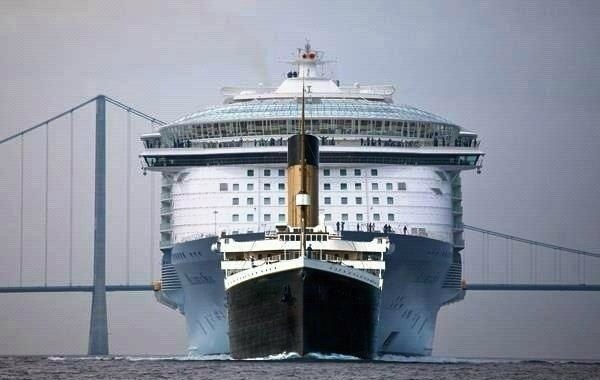 Титаник и самый крупный круизный лайнер Allure of the Seas.
