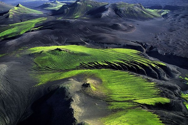 Исландия - место поистине волшебное. На этой фотографии горная местность вблизи Maelifellssandur.