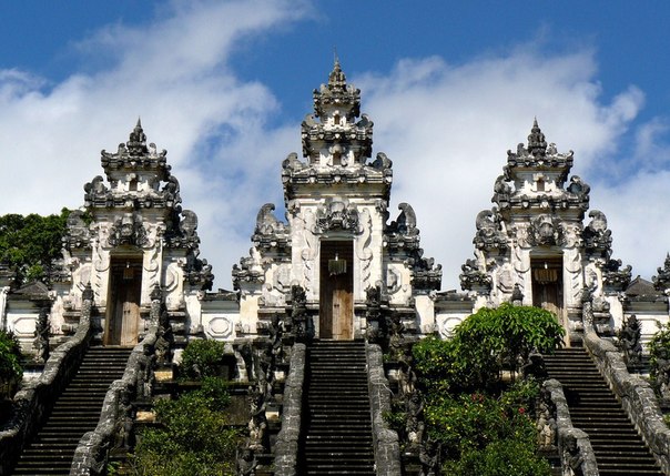 Храм Пура Лемпуянг, Бали, Индонезия