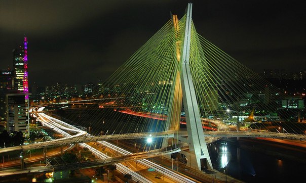 Подвесной мост Октавио Фриас де Оливейра в Сан-Паулу, Бразилия