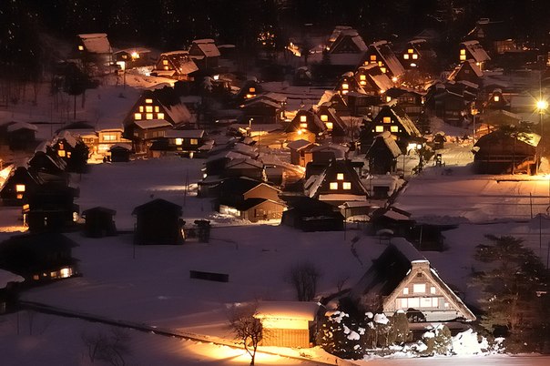 Сиракава - село в Японии, расположенное на севере префектуры Гифу. Село находится недалеко от города Такаяма. Вместе с селом Гокаяма в префектуре Тояма оно составляет объект Всемирного наследия ЮНЕСКО. Эта деревня была использована в качестве места действия для аниме Higurashi no Naku Koro ni под названием «Хинамидзава»