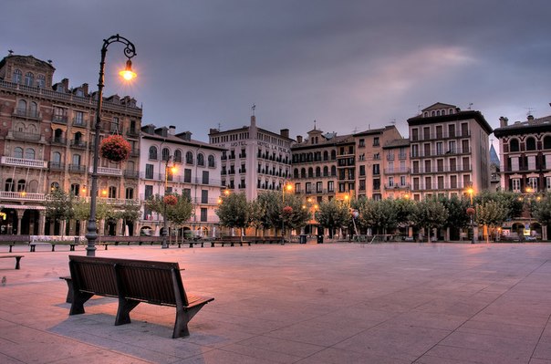 Памплона — столица автономной области Наварра на севере Испании, один из древнейших городов страны. Расположена у подножия Западных Пиренеев, на реке Арге.