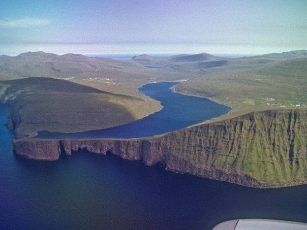 "Висячее" озеро Сорвагсватн, Фарерские острова