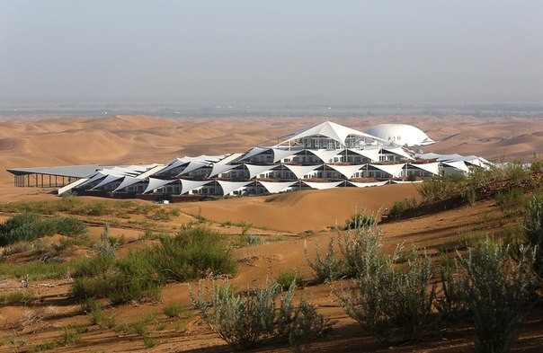 Необычный отель Песчаный Лотос и курорт в пустыне Сяншавань