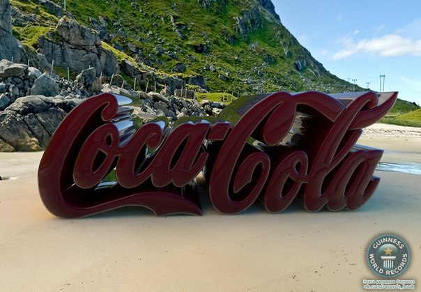 Самая большая реклама Кока-колы вылитая из металла весит 6 тонн и расположена на берегу Ирландии