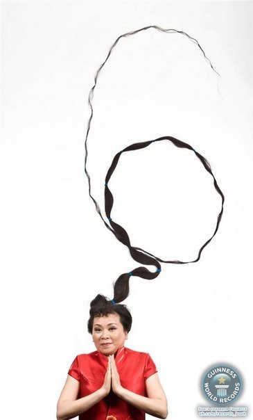 Самые длинные волосы – 5627 мм - принадлежат китаянке Си Ципинг. Их измерили 8 мая 2004 года. Она отращивает волосы с 1973 года, в котором ей исполнилось 13 лет.
