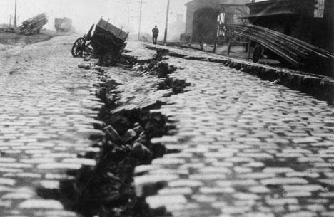 Самое долгое землетрясение длилось 4 минуты, оно произошло в 1964. году 27 марта на Аляске, США.