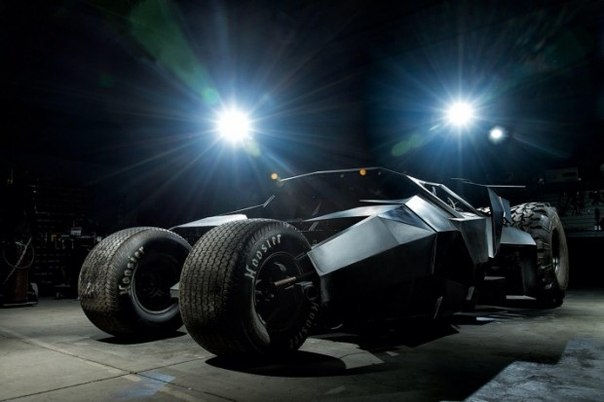 Команда Team Galag из Саудовской Аравии представила общественности фото собственного суперкара для развлекательных гонок Gumball 3000. Дизайн автомобиля выполнен по мотивам фильма «Бэтмен: Темный рыцарь». В движение его приводит 6,2-литровый турбо мотор V8 мощностью 400 лошадиных сил. Максимальная скорость составляет 160 км/ч.
