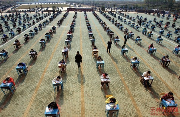 Экзамен в средней школе китайского города Вухан.