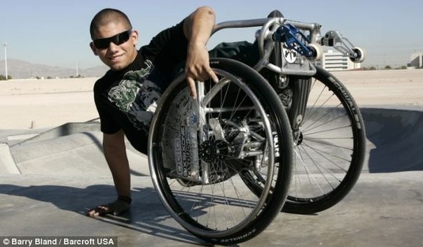 Аарон Фотерингем (Aaron Fotheringham) по прозвищу Wheelz, один из самых заядлых экстремалов в мире. Даже инвалидная коляска не может остановить его.