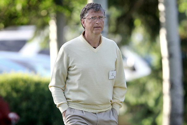 Основатель и председатель совета директоров Microsoft Билл Гейтс снова стал самым богатым человеком в мире — недавно объявило агенство Bloomberg, ежегодно составляющее рейтинг Billionaires. Сегодня свой список состоятельнейших людей планеты опубликовал и журнал Forbes, и на первом место опять Билл Гейтс.