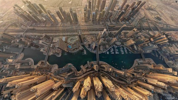 Вид сверху с самого высокого здания в мире - Бурдж Халифа, Дубай, ОАЭ