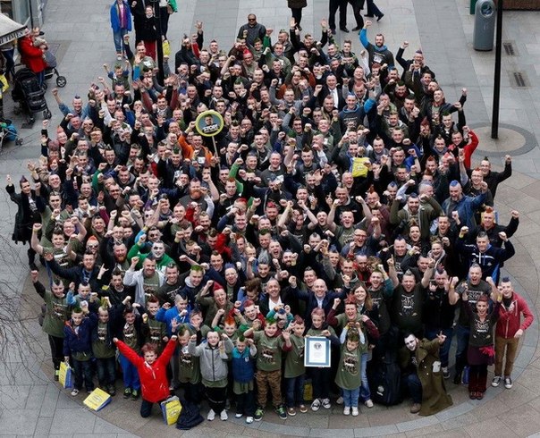 В Дублине собралось самое большое количество людей с прической ирокез для установления мирового рекорда.
