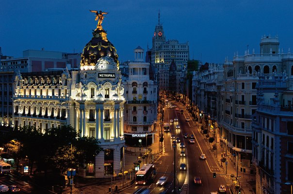 Гран-Виа (исп. Gran Via — «большая дорога») — улица Мадрида, неофициально считающаяся главной улицей столицы Испании.