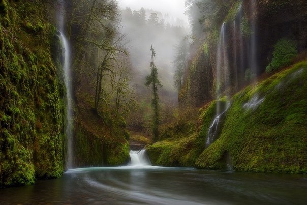 Водопад в Орегоне, США