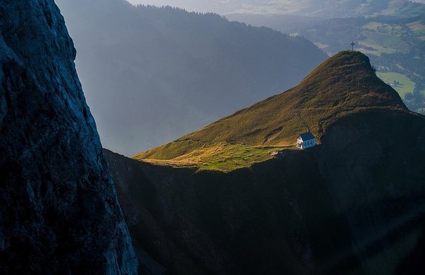 Часовня на горе Пилатус в центральной Швейцарии. Расположена в 10 км к юго-востоку от города Люцерн.