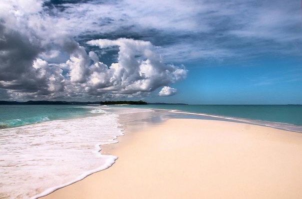 Манящее побережье Мадагаскара...