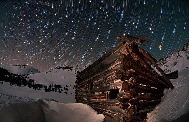 Фотограф Майк Беренсон живет в Американском штате Колорадо уже более 20 лет и занимается съемкой красот этого штата. "Наиболее интересное время для съемки это ночь, конечно я снимаю пейзажи и днем, но ночные пейзажи здешних мест просто фантастические" - рассказывает фотограф.