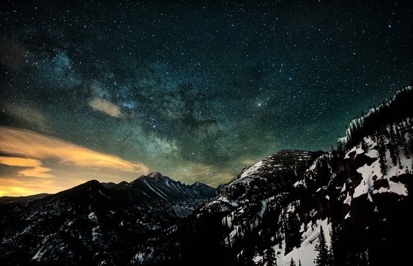Фотограф Майк Беренсон живет в Американском штате Колорадо уже более 20 лет и занимается съемкой красот этого штата. "Наиболее интересное время для съемки это ночь, конечно я снимаю пейзажи и днем, но ночные пейзажи здешних мест просто фантастические" - рассказывает фотограф.