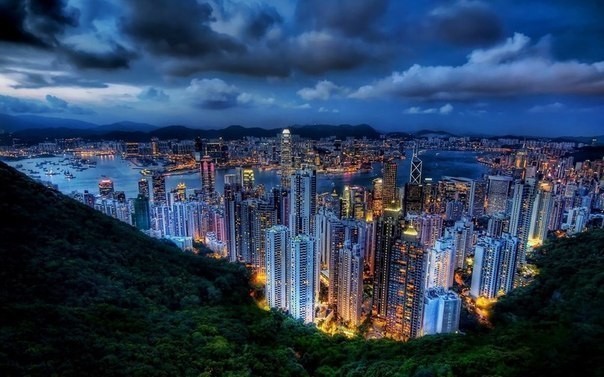 Гонконг — специальный административный район Китайской Народной Республики, один из ведущих финансовых центров Азии и мира.