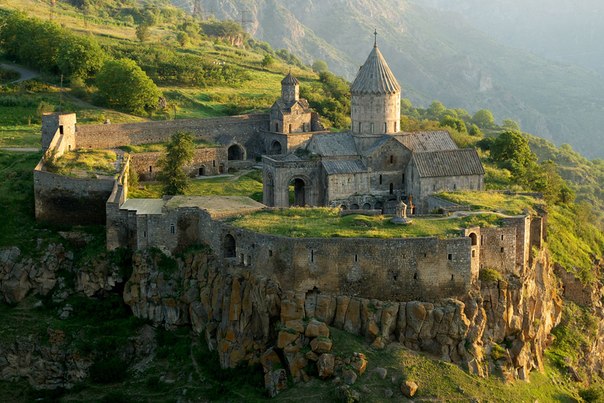 Татев — монастырь Армянской Апостольской Церкви, расположенный на юго-востоке Армении, вблизи села Татев недалеко от города Горис, в 280 км от Еревана.