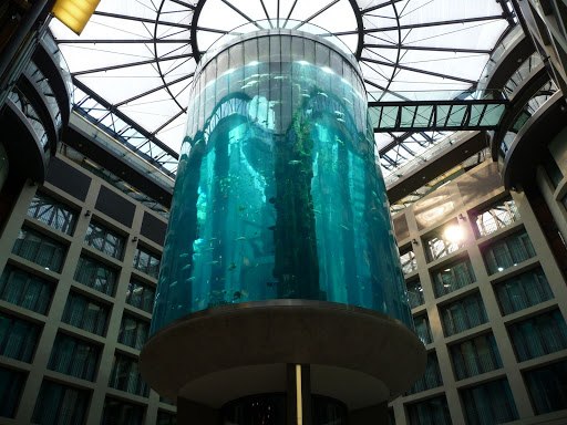 Аквариум AquaDom в Берлине