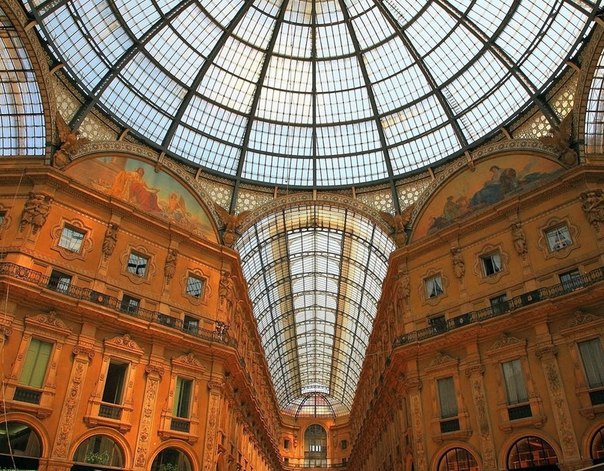 Улица под куполом: галерея Виктора Эммануила II в Милане