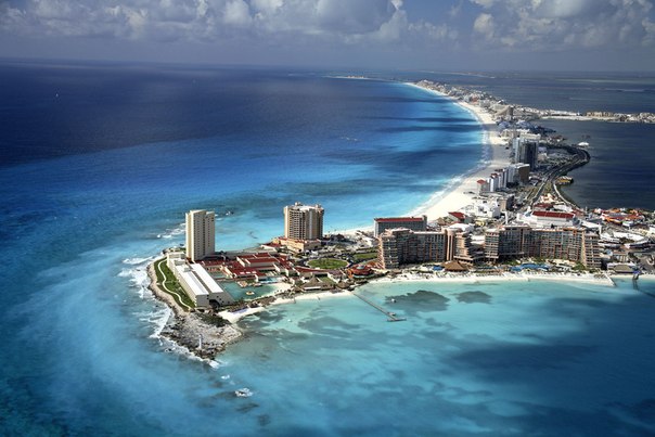 Канкун — крупный курортный город в Мексике. Входит в десятку лучших курортов мира. Построенный на месте небольшой рыбацкой деревушки, Канкун сейчас является одним из самых важных центров международного туризма.