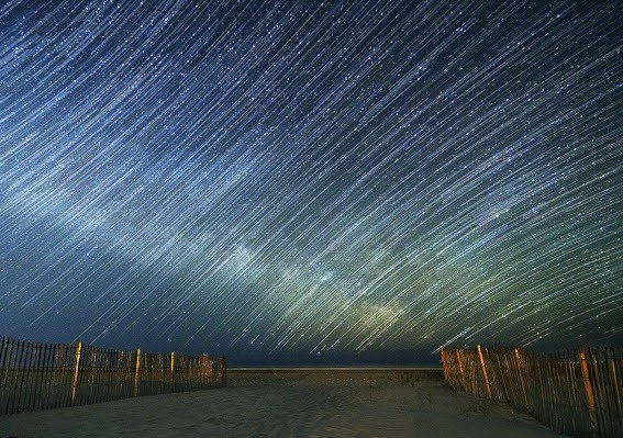 Млечный Путь над Атлантическим океаном. Снято весной в округе Монмут, штат Нью-Джерси, США. 