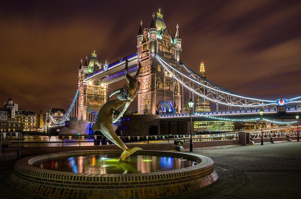 Тауэрский мост — разводной мост в центре Лондона над рекой Темзой, Великобритания