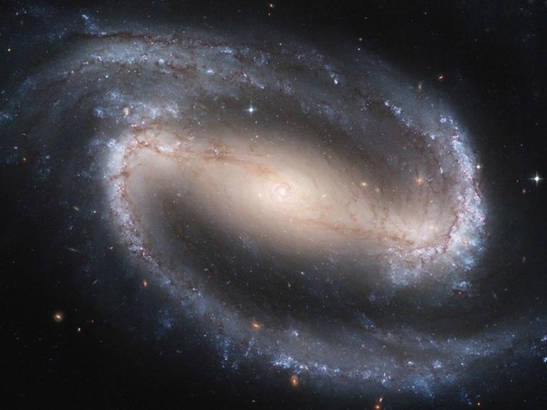 Спиральная галактика NGC 1300
