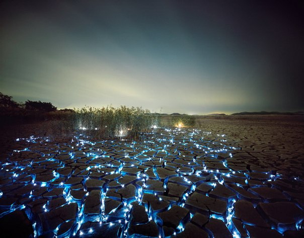 Художник и фотограф Ли Юниеол (Lee Eunyeol) презентовал проект под названием «Звездное небо», главная идея которого создать иллюзию обрушившихся на землю звезд.