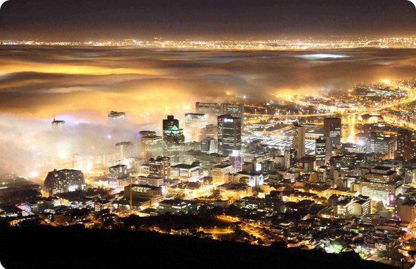 Кейптаун — город Южно-Африканской Республики. Расположен на юго-западе страны, на побережье Атлантического океана, недалеко от Мыса Доброй Надежды.