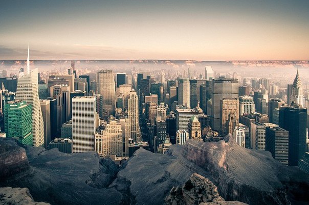 Как будет выглядеть район Нью-Йорка с самой плотной застройкой Манхэттен, если его поместить на дно Гранд-Каньона? Таким необычным вопросом задался швейцарский фотограф Gus Petro.