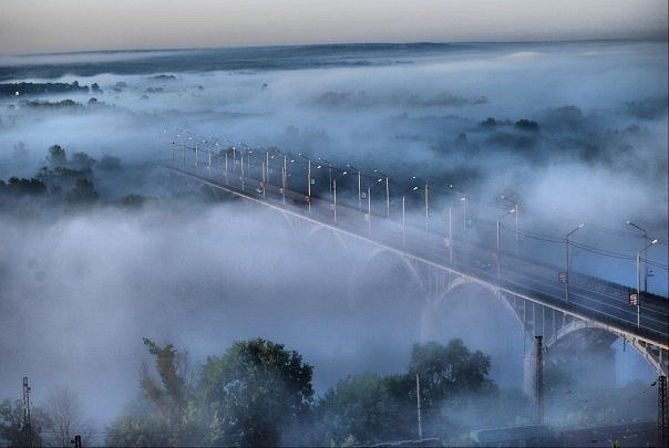 Город Владимир, мост через реку Клязьма в тумане