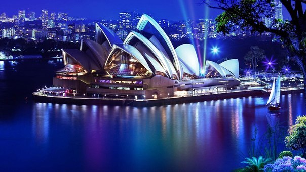Сидней — крупнейший город Австралии. Был основан в 1788 году Артуром Филлипом, который прибыл сюда во главе Первого флота, и являлся местом первого колониального европейского поселения в Австралии. Город был назван колонистами в честь лорда Сиднея — бывшего на тот момент министром колоний Великобритании.