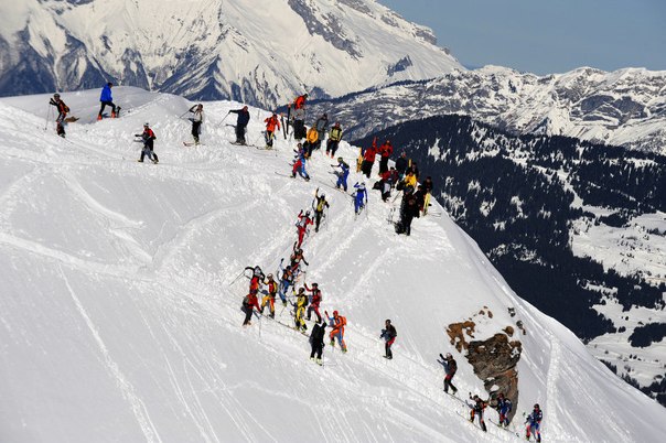 Альпинисты и покоренные ими вершины