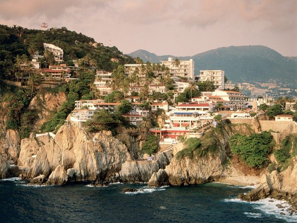 Акапулько — туристический центр на тихоокеанском побережье Мексики, штат Герреро.