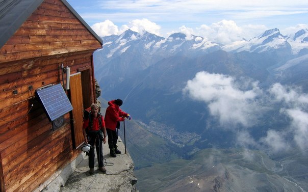 Солвей Хат, Солвей Хут — горная хижина, расположенная на северо-восточном гребне Маттерхорна на высоте 4003 метра, Швейцария.