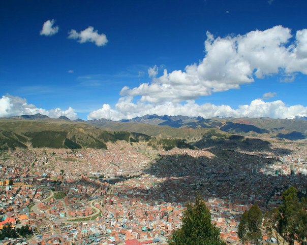 Ла-Пас, полное название Нуэстра-Сеньора-де-ла-Пас — город в Боливии, фактическая столица государства (с 1898), а также административный центр департамента Ла-Пас.